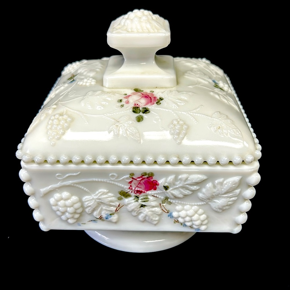 Vintage Westmoreland grape white glass hand  painted pedestal covered cake box